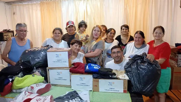 El Rotary Club de Ezpeleta entregó alimentos, ropa y calzado a un comedor
