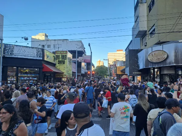 Los Bomberos Voluntarios de Quilmes llevaron la magia de los Reyes Magos a la ciudad