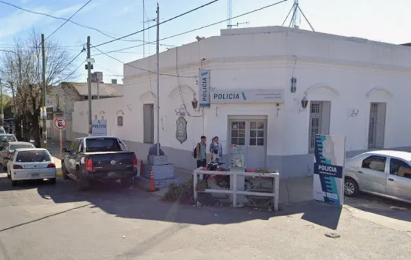 Un joven fue aprehendido tras agredir a su pareja y atacar a un policía