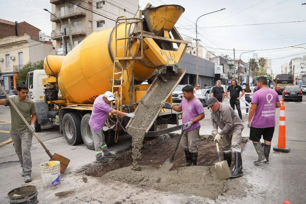El Municipio continúa con los intensos trabajos de bacheo en Quilmes Centro