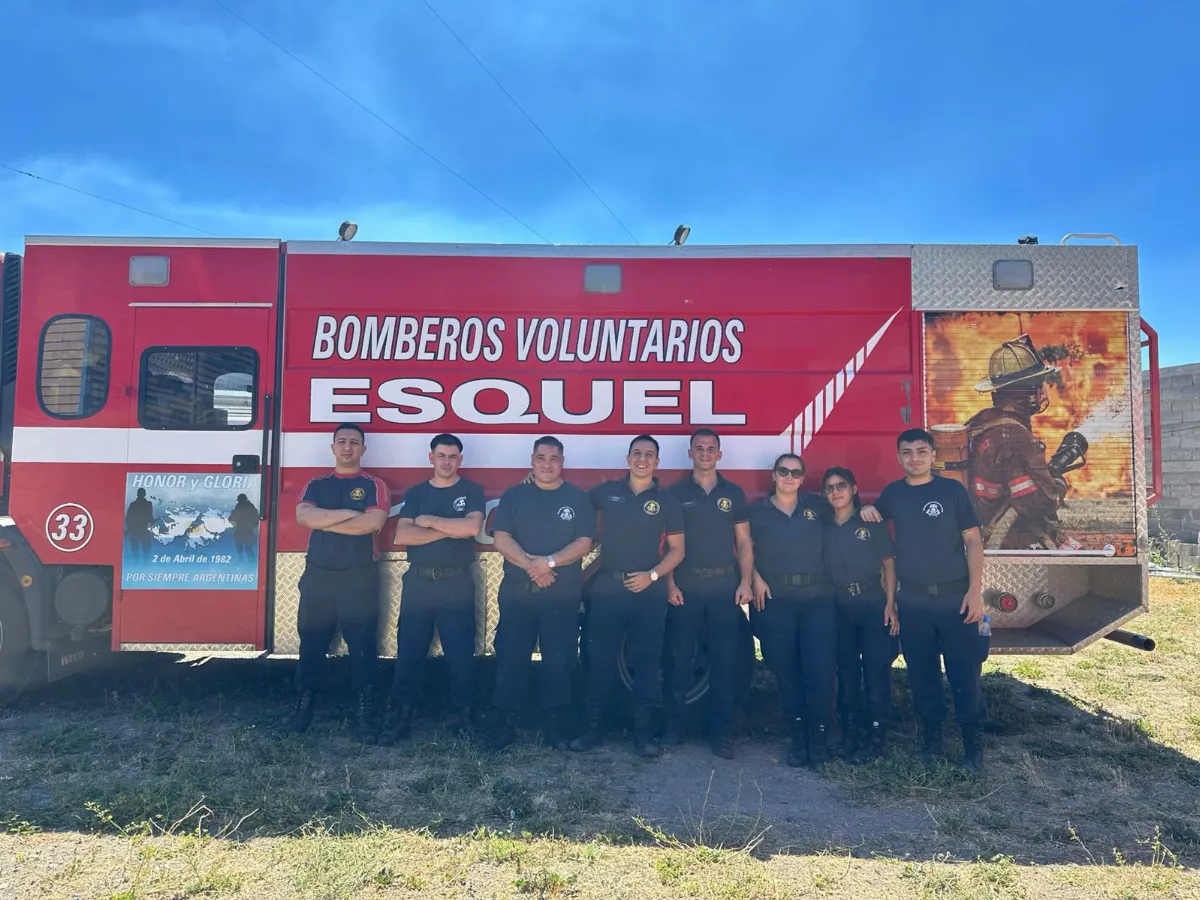 Emotivo regreso de los Bomberos Voluntarios de Bernal tras su misión en la Patagonia