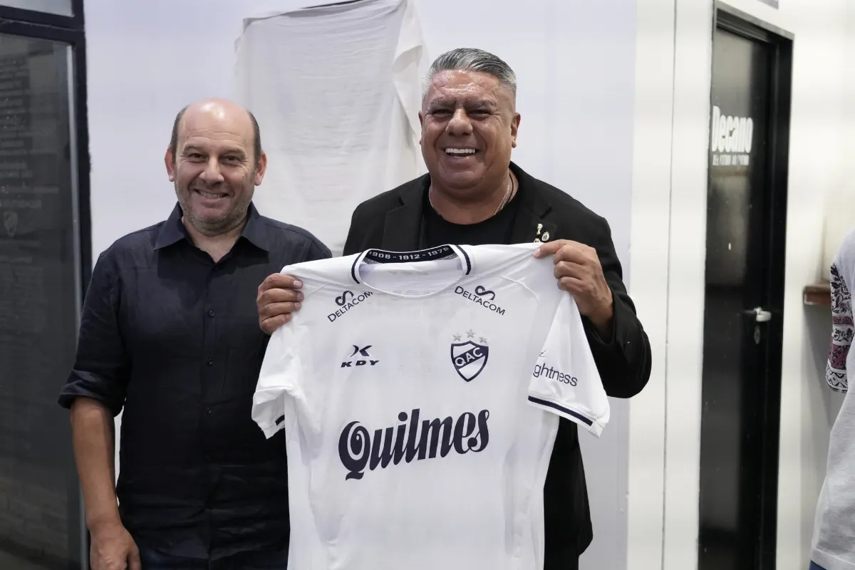 “El Chiqui” Tapia estuvo de visita en Quilmes y fue agasajado por los dirigentes