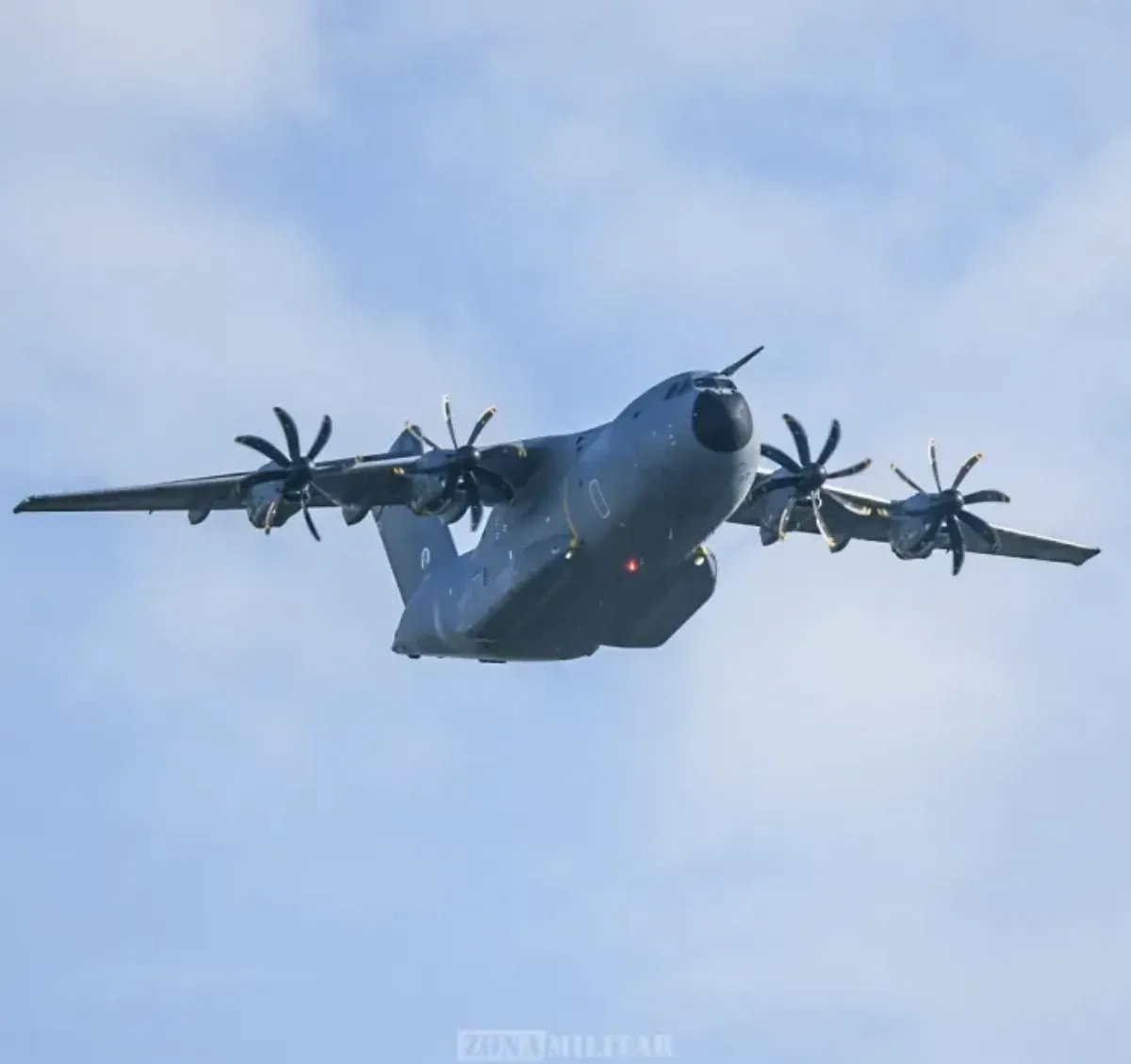 Dos aviones de la Fuerza Aérea Española sobrevolaron Quilmes y sorprendieron a los vecinos
