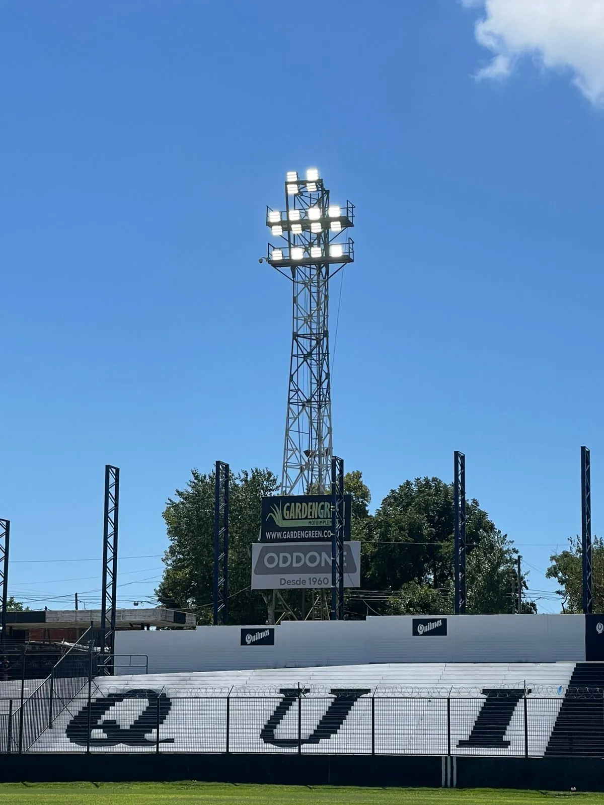 El Estadio Centenario suma iluminación LED con una inversión histórica de 500 millones de pesos