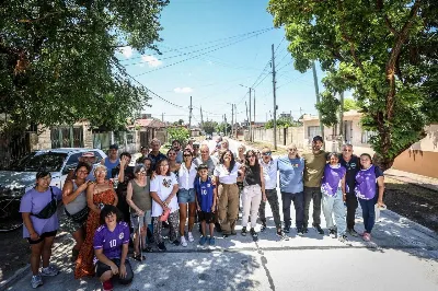 Mayra Mendoza y Eva Mieri inauguraron nuevos pavimentos en el barrio El Dorado