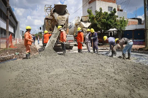 Comenzó la construcción de nuevos asfaltos en la IAPI y La Loma de Bernal Oeste