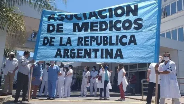 Médicos advierten que con la reforma laboral "volvemos a 1800"