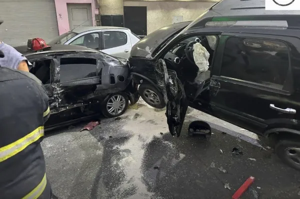 Violento choque múltiple en Quilmes: siete autos involucrados y dos heridos leves