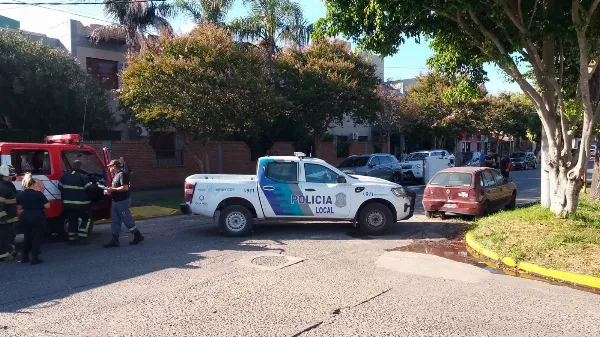 Impactante choque en Bernal: un auto volcó y una menor resultó herida