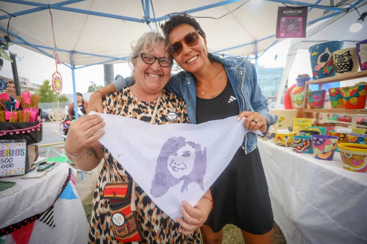 Mayra Mendoza estuvo presente en el Festival de la Cerveza en el Parque Lineal Don Bosco