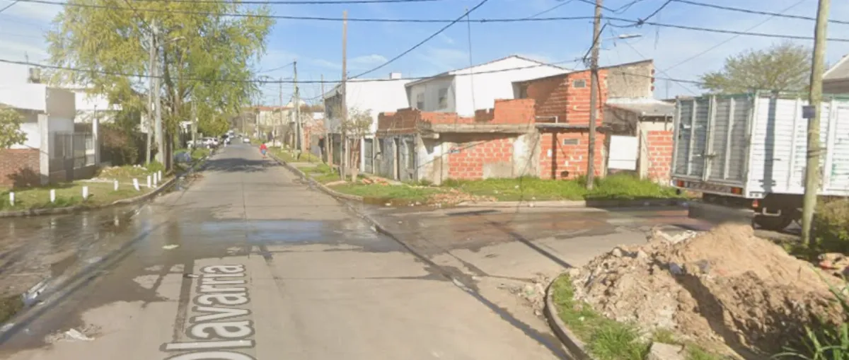 Camionero atropelló a un motociclista, lo dejó herido y escapó por la autopista