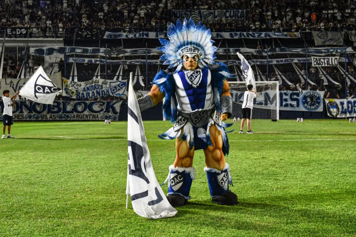 IQUIN hizo su estreno en el Centenario y ya es furor entre los hinchas del Cervecero