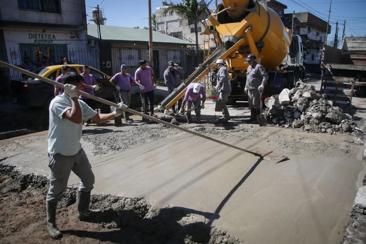 Avanzan los trabajos de bacheo en el barrio Los Eucaliptus de Solano