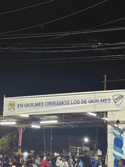 La polémica por los dichos de "Carli" Bianco llegó al fútbol: Aparecieron pasacalles en el Centenario