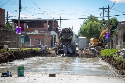 Avanzan las tareas de pavimentación de 20 cuadras en el barrio Santa Lucía