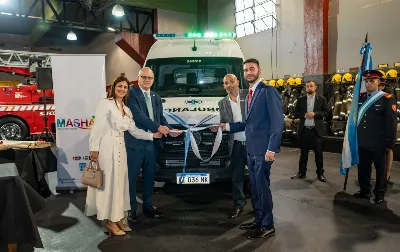 El embajador de Israel visitó Solano y entregó una ambulancia de alta complejidad a los Bomberos