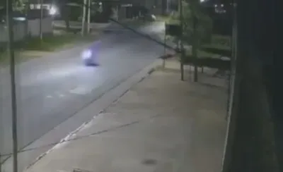 Dos jóvenes quedaron en coma tras chocar para evitar un robo