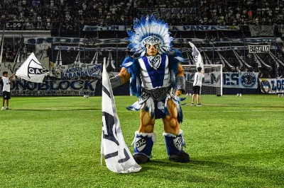 IQUIN hizo su estreno en el Centenario y ya es furor entre los hinchas del Cervecero