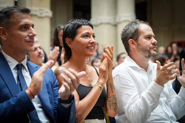 Mayra Mendoza destacó el discurso de Eva Mieri y apuntó a Milei por obras frenadas