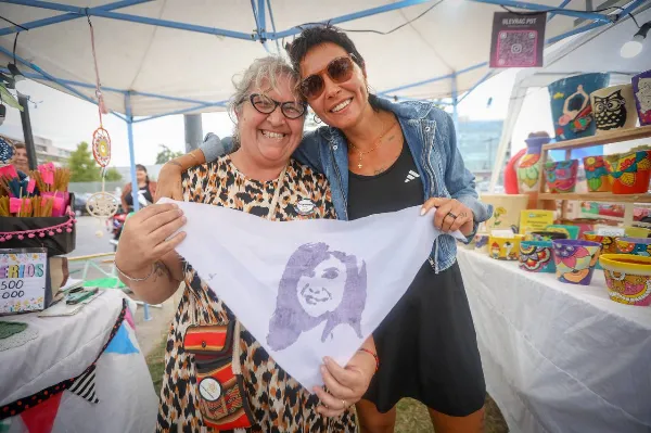 Mayra Mendoza estuvo presente en el Festival de la Cerveza en el Parque Lineal Don Bosco