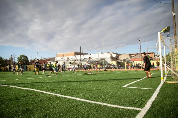 Inauguraron la nueva cancha de césped sintético del club San Pablo de Quilmes Oeste