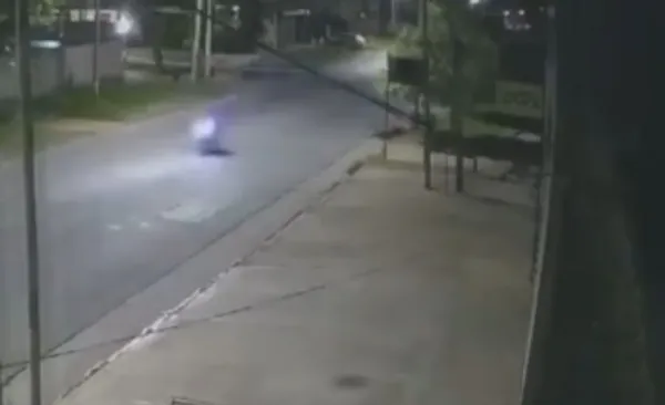 Dos jóvenes quedaron en coma tras chocar para evitar un robo