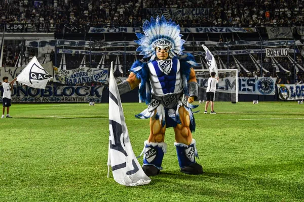 IQUIN hizo su estreno en el Centenario y ya es furor entre los hinchas del Cervecero