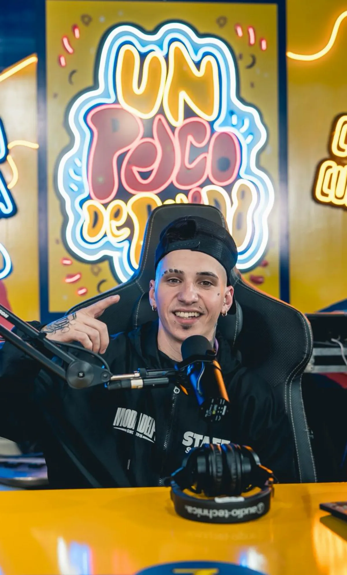 El músico quilmeño “Cumbia Rocha” cantó junto a Emanuel Noir de Ke Personajes