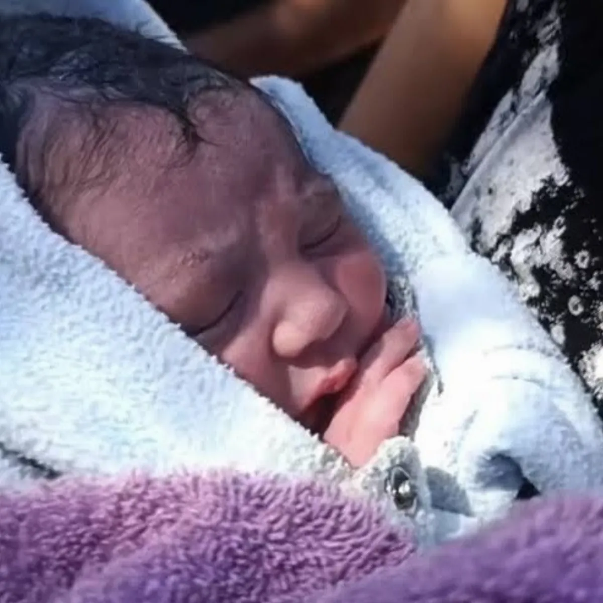 Impactante hallazgo en Ezpeleta: encontraron una beba recién nacida abandonada