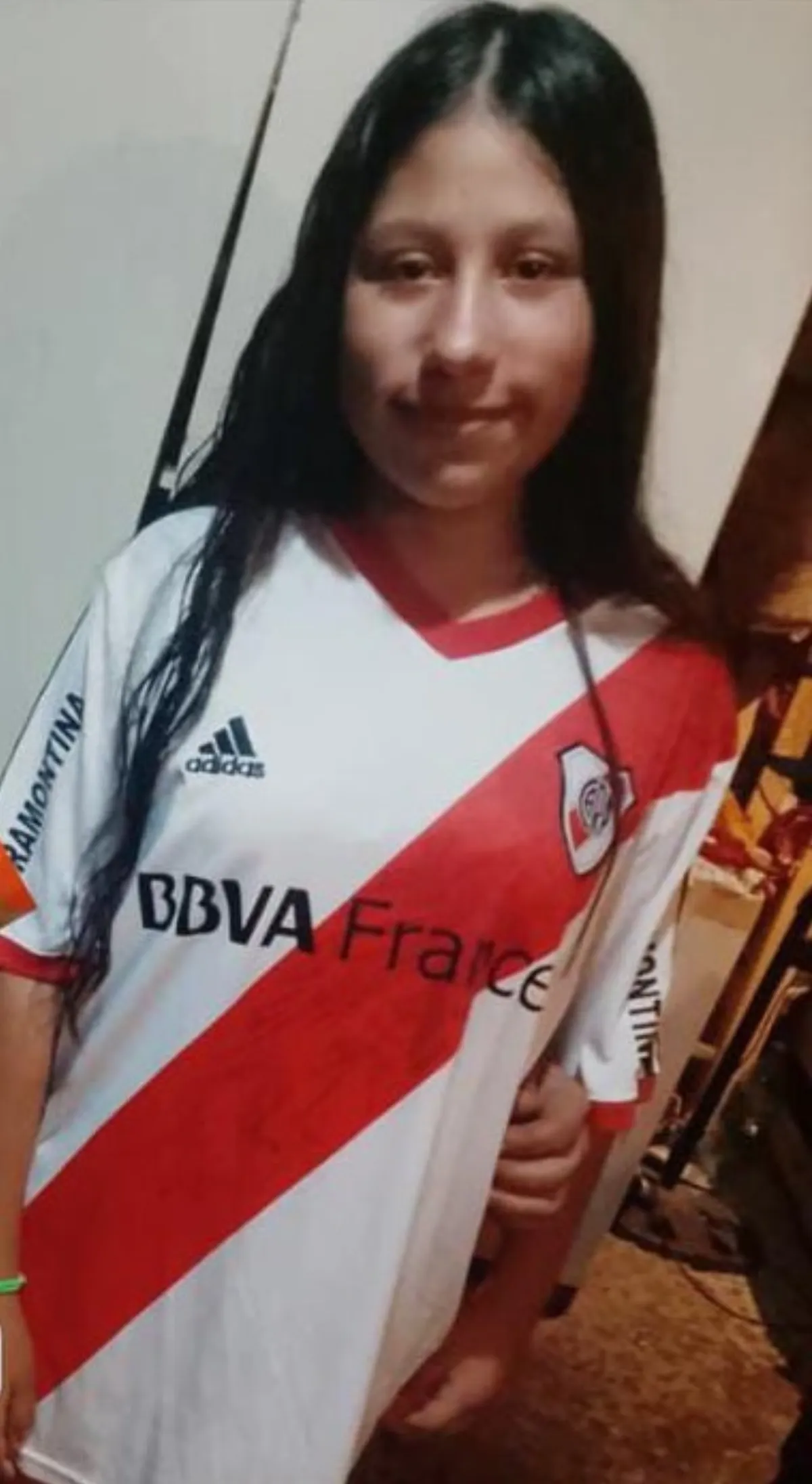 Buscan a una adolescente que desapareció tras ser vista en una plaza de Ezpeleta