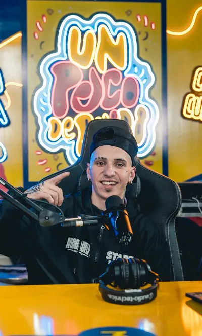 El músico quilmeño “Cumbia Rocha” cantó junto a Emanuel Noir de Ke Personajes