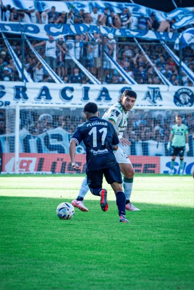 “El Cervecero” empató ante Nueva Chicago en el retorno del público visitante al Centenario