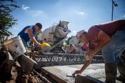 Avanzan las obras de pavimento en el barrio La Resistencia