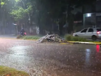 Bernal Oeste: Vecinos denuncian a AySA por una obra abandonada