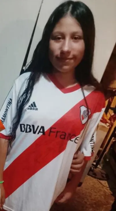 Buscan a una adolescente que desapareció tras ser vista en una plaza de Ezpeleta