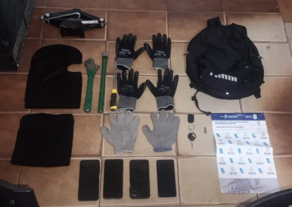 Desarticularon una banda que circulaba armada con pasamontañas en un auto robado