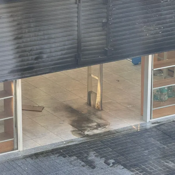 Intentaron incendiar con una bomba molotov un bazar chino