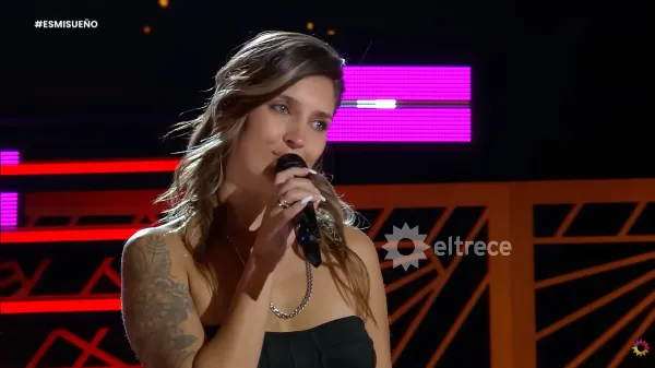 La cantante quilmeña Julieta Cabrera avanzó de ronda en “Es mi Sueño” tras una emotiva interpretación