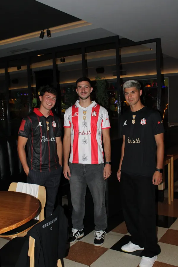 Juventud de Bernal presentó su indumentaria 2026 y apuesta fuerte a la competencia oficial