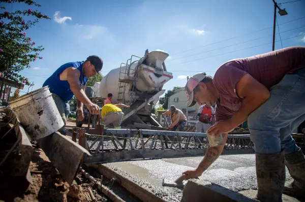 Avanzan las obras de pavimento en el barrio La Resistencia