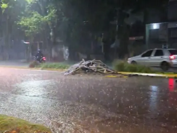 Bernal Oeste: Vecinos denuncian a AySA por una obra abandonada