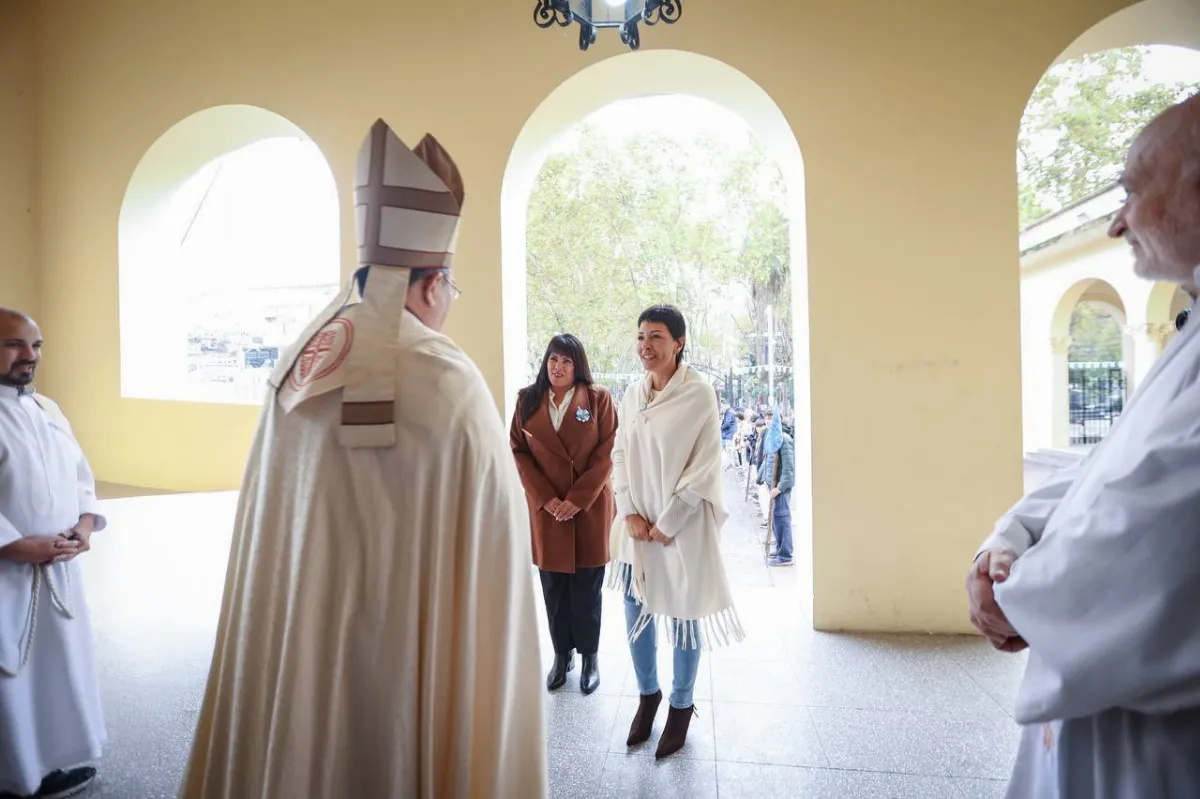 25 de Mayo: Mayra Mendoza y Eva Mieri participaron del Tedeum en la Catedral de Quilmes