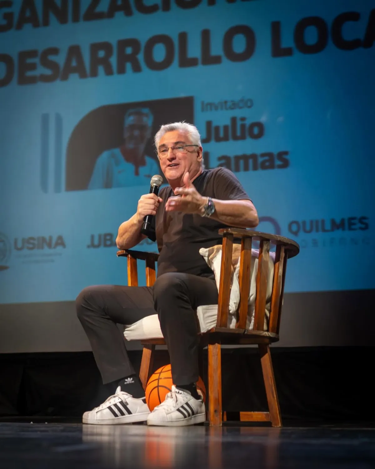 El DT de básquet y medallista olímpico, Julio Lamas, brindó una charla magistral en Quilmes