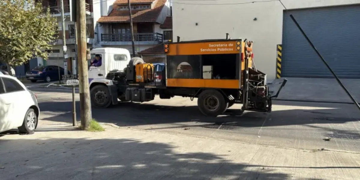Embistieron a un estudiante a la salida del colegio y, tras el reclamo, colocaron reductores de velocidad