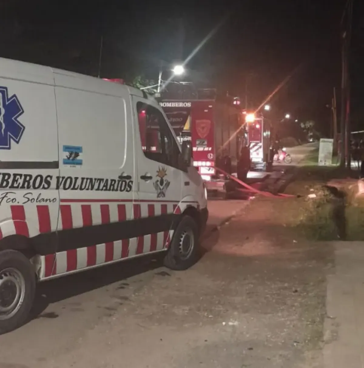 Explosión de una garrafa provocó un voraz incendio en una vivienda de Solano: hay cuatro heridos