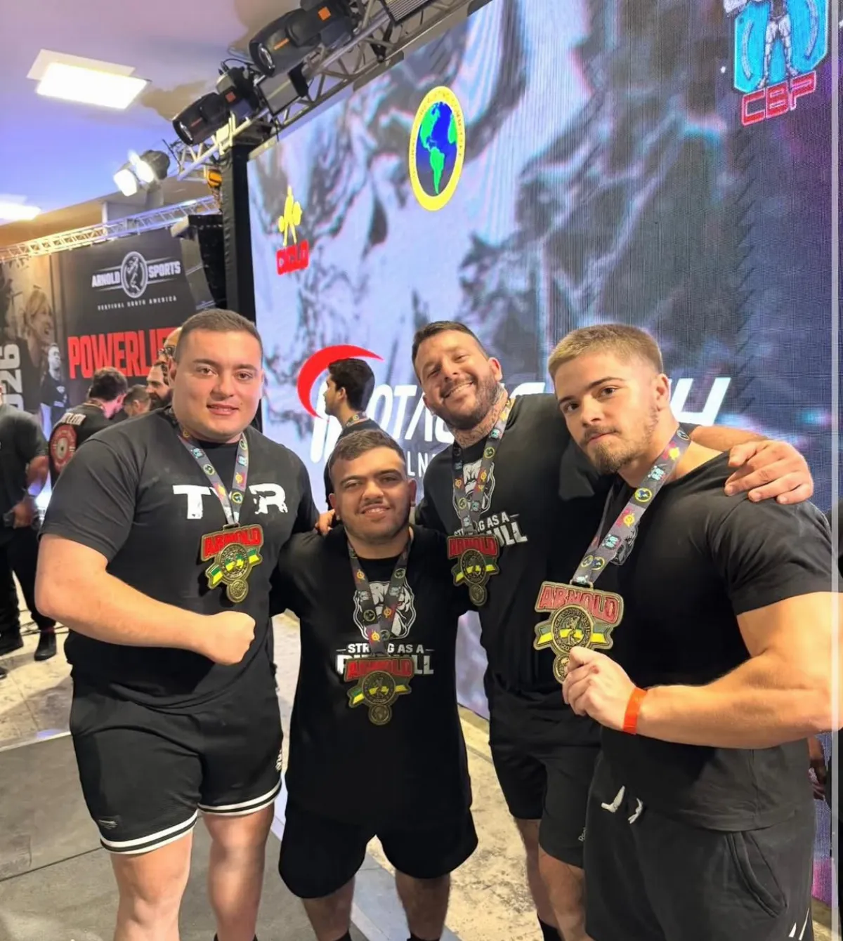 Histórica actuación de un equipo quilmeño en certamen internacional de fuerza con podios y récords sudamericanos