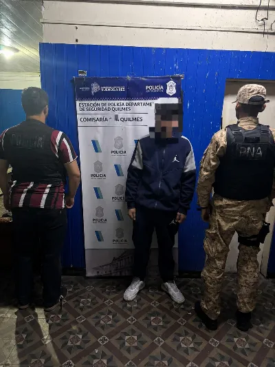 Policías se tirotearon con delincuentes y evitaron una entradera en Bernal Oeste