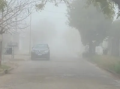 Continúa la advertencia por nieblas en Quilmes y el AMBA: piden extremar precauciones al conducir