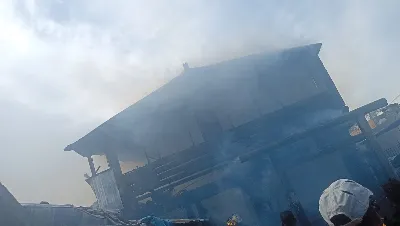 Incendio arrasó con una cabaña en Villa Luján: pérdidas totales