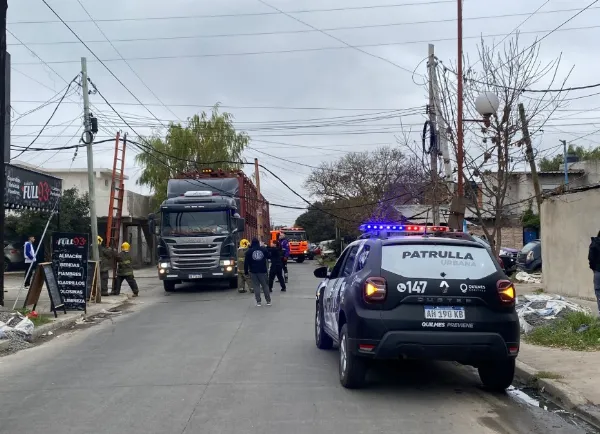Camiones provocaron graves daños en el tendido eléctrico